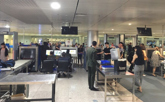 Mang theo 200 triệu đồng khi xuất cảnh, 2 hành khách bị phạt 30 triệu đồng