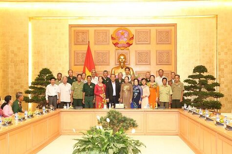 Phó Thủ tướng Thường trực tiếp đoàn người có công tỉnh Cà Mau