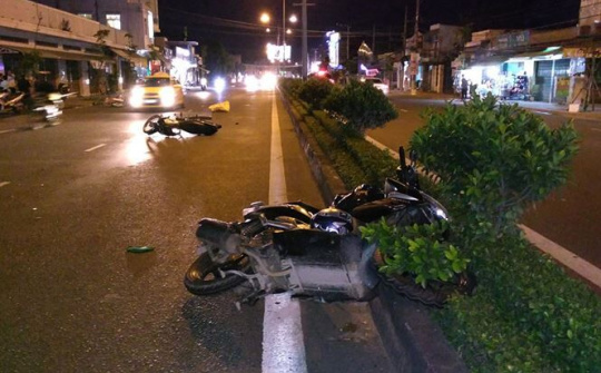 Va chạm liên hoàn trên quốc lộ 60, một phụ nữ bị thương nặng