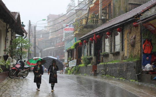 Dự báo thời tiết 27/10: Bắc Bộ mưa lạnh, Nam Bộ triều cường lên cao