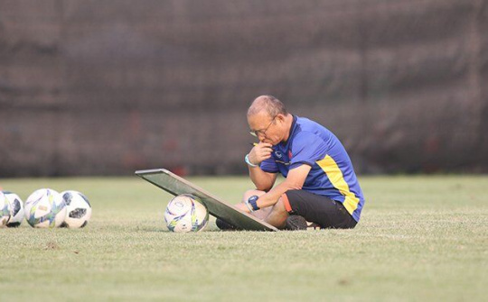 AFF Cup còn 12 ngày: HLV Park Hang Seo lo toan gì?