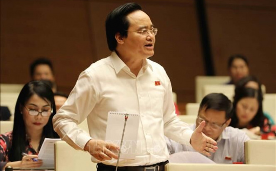 Bộ trưởng Phùng Xuân Nhạ giải trình 2 vấn đề tại Quốc hội