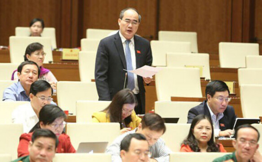 Quốc hội thảo luận tình hình KTXH