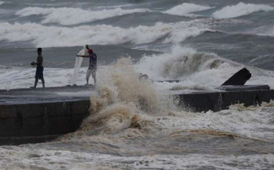 Siêu bão Yutu đang tăng tốc, sắp đi vào biển Đông