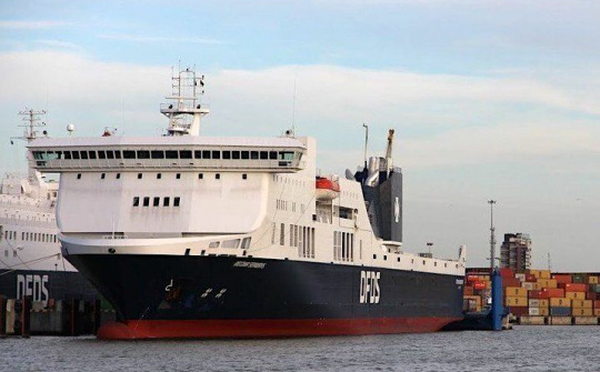 Phà chở hàng trăm người bốc cháy trên biển Baltic