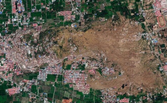 Thảm họa ở Indonesia: Mặt đất hóa lỏng nuốt chửng hàng ngàn ngôi nhà