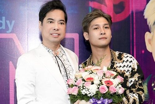 Danh ca Ngọc Sơn nhận thêm con trai nuôi SunD