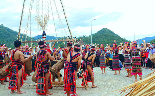 Tạo điều kiện để nhân dân chủ động, tổ chức các hoạt động văn hóa, thể thao