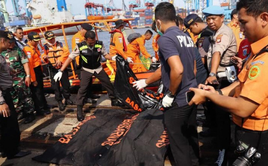 Rơi máy bay ở Indonesia: Đã vớt được 6 thi thể, nghi 189 người không còn ai sống sót