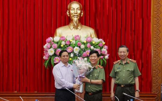 Công bố quyết định của Bộ Chính trị về công tác cán bộ