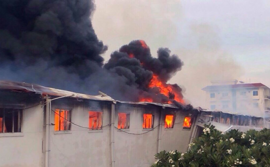 Cháy lớn tại khu vực nhà xưởng sản xuất sợi ở Bình Phước 