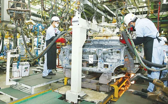 Trong 10 tháng đầu năm, sản xuất công nghiệp tăng 10,4%