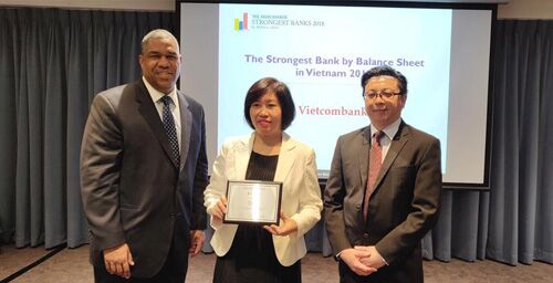 Vietcombank nhận giải Ngân hàng cân đối tài chính mạnh nhất Việt Nam