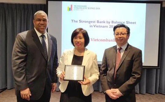 Vietcombank nhận giải Ngân hàng cân đối tài chính mạnh nhất Việt Nam
