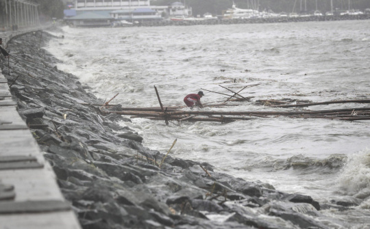 Bão số 7 suy yếu dần thành áp thấp nhiệt đới