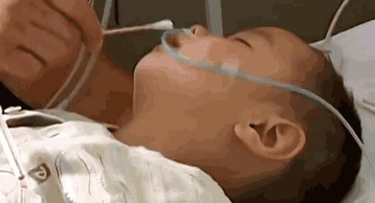 Chuyện lạ có thật: Bé trai 2 tuổi... mang thai