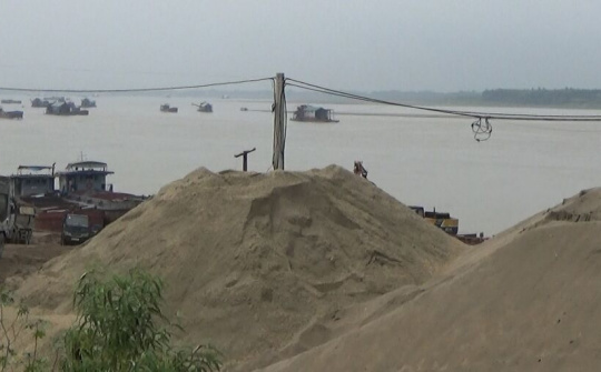 Cát tặc vô tư lộng hành ở Vĩnh Phúc: Chính quyền làm ngơ, tài nguyên quốc gia bị 'hút máu'