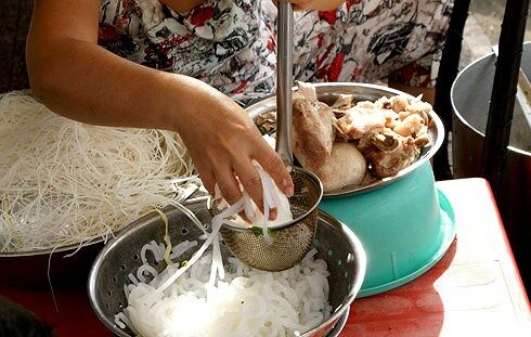 Từ ngày 20/10 bán bánh mì không đeo găng tay bị phạt 1 - 3 triệu đồng