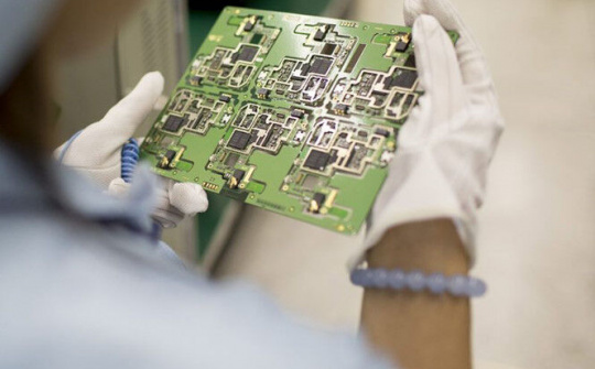 Tin tặc Trung Quốc cấy chip vào máy chủ Apple và Amazon