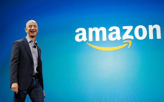 Ông chủ Amazon là người giàu nhất nước Mỹ khi vượt qua Bill Gates