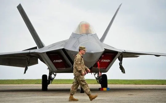 F-22 Raptor – Con bài đối phó S-300 của Mỹ tại Syria?