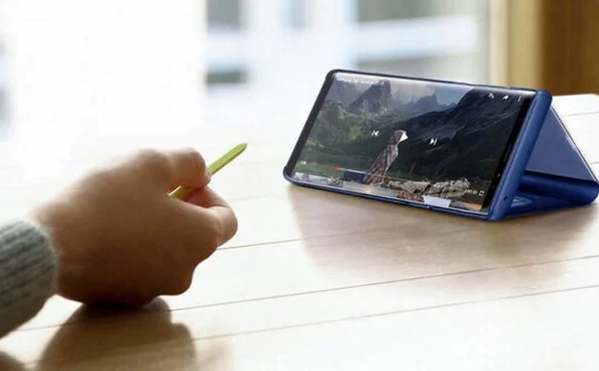 Giới trẻ hào hứng với công nghệ bluetooth trên S-Pen