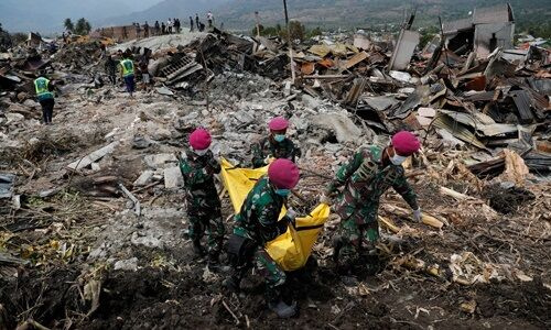 Động đất Indonesia: Gần 2.000 người thiệt mạng, 5.000 người mất tích
