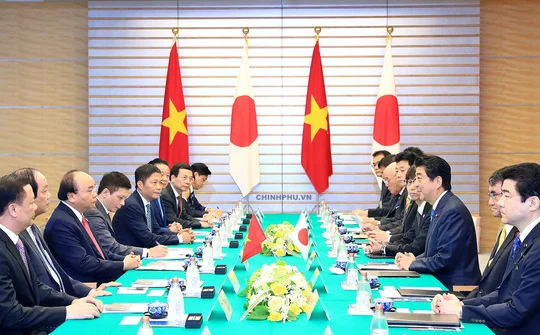 Thủ tướng Nguyễn Xuân Phúc hội đàm với Thủ tướng Nhật Bản