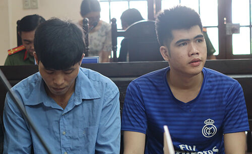 TPHCM: Lĩnh án tù vì đập phá xe cảnh sát