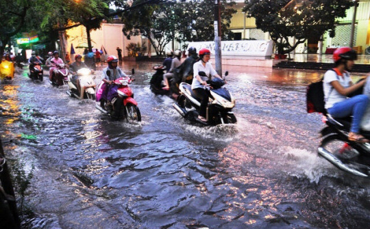 Triều cường vượt báo động 3, TP. Hồ Chí Minh có nguy cơ ngập nặng