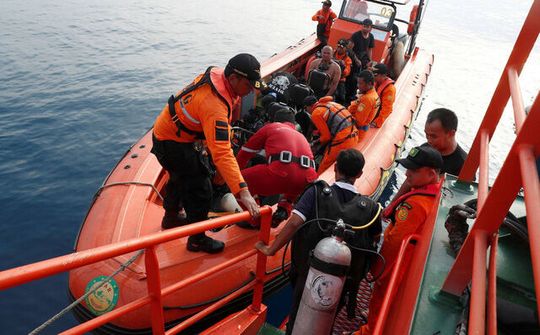 Tìm thấy hộp đen máy bay JT610 rơi xuống biển Indonesia