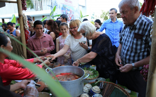 Du khách thích thú tìm hiểu những món ăn thất truyền của Phan Thiết