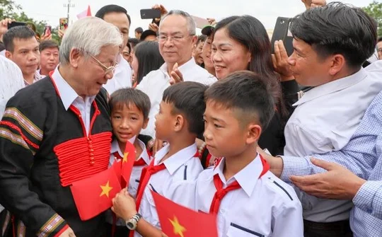 Tổng Bí thư, Chủ tịch nước dự Ngày hội Đại đoàn kết cùng đồng bào Dur Kmăl