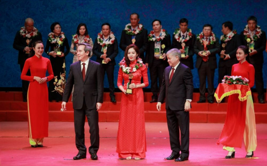 NPK Cà Mau nhận giải thưởng Bông lúa vàng Việt Nam năm 2018