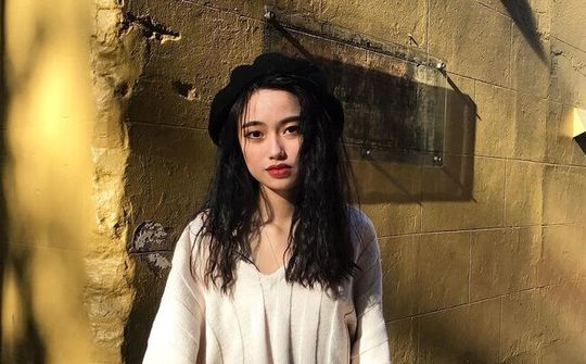 Chân dung hot girl mới nổi trên Instagram: 20 tuổi, là du học sinh tại Úc, cực kỳ đa tài