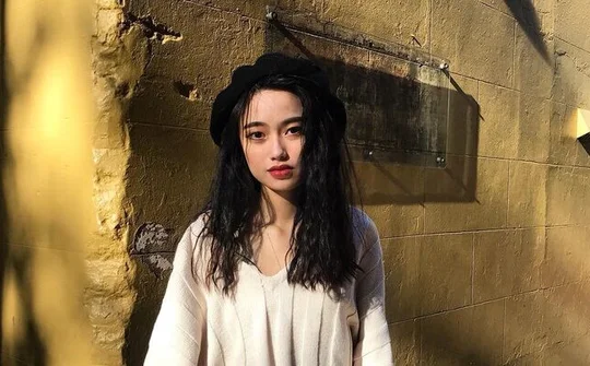 Chân dung hot girl mới nổi trên Instagram: 20 tuổi, là du học sinh tại Úc, cực kỳ đa tài