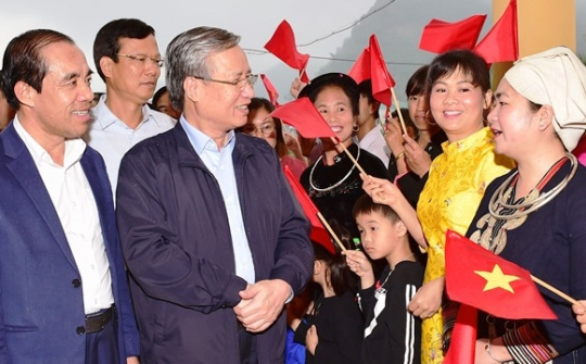 Politburo members join solidarity festivals in localities