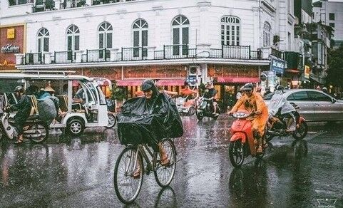 Dự báo thời tiết ngày 13/11: Hà Nội tiếp tục mưa rào sáng sớm