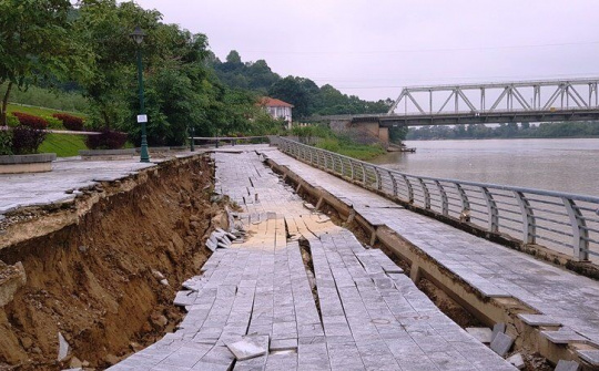 Kè đê sông Mã hơn 100 tỷ sạt lở nghiêm trọng