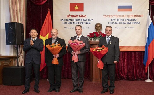 Trao các phần thưởng cao quý của Nhà nước Việt Nam tặng cán bộ Cơ quan Bảo vệ Liên bang Nga