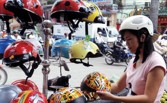 Bãi bỏ Nghị định về điều kiện kinh doanh mũ bảo hiểm