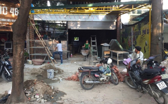 Hàng loạt công trình có dấu hiệu vi phạm lấn chiếm vỉa hè và vệ sinh môi trường tại phường Dịch Vọng Hậu, quận Cầu Giấy ?