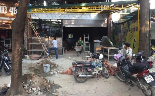 Hàng loạt công trình có dấu hiệu vi phạm lấn chiếm vỉa hè và vệ sinh môi trường tại phường Dịch Vọng Hậu, quận Cầu Giấy ?