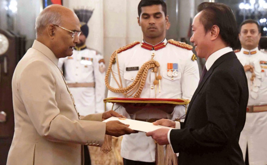 Đại sứ Việt Nam trình Quốc thư lên Tổng thống Ấn Độ