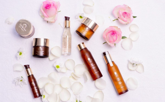 Mỹ phẩm trang sức: Tình yêu bất diệt của phụ nữ đẹp