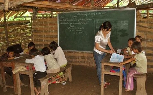Có tiếp tục hưởng phụ cấp thu hút khi địa phương thoát nghèo?