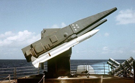 Sức mạnh của hệ thống tên lửa phòng không S-300F và Standard Missile