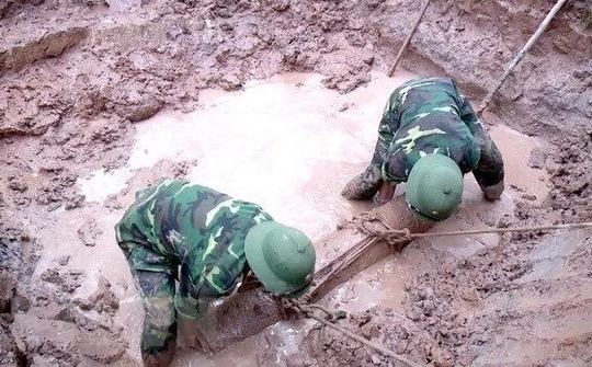 San ủi đất xây nhà, phát hiện quả bom hơn 300 kg tại Điện Biên