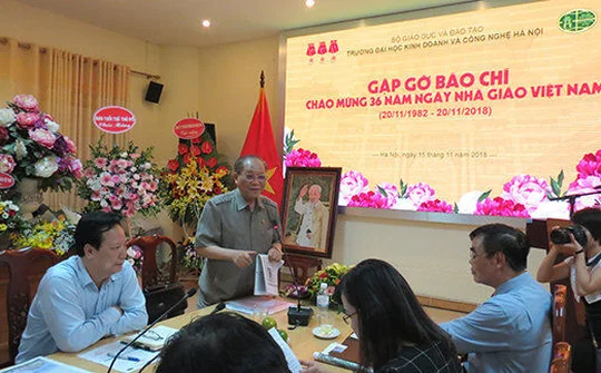 Trường ĐH Kinh doanh và Công nghệ Hà Nội tổ chức gặp gỡ báo chí