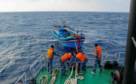 Ninh Thuận: Tàu cá gặp nạn, chủ tàu vẫn chưa được tìm thấy